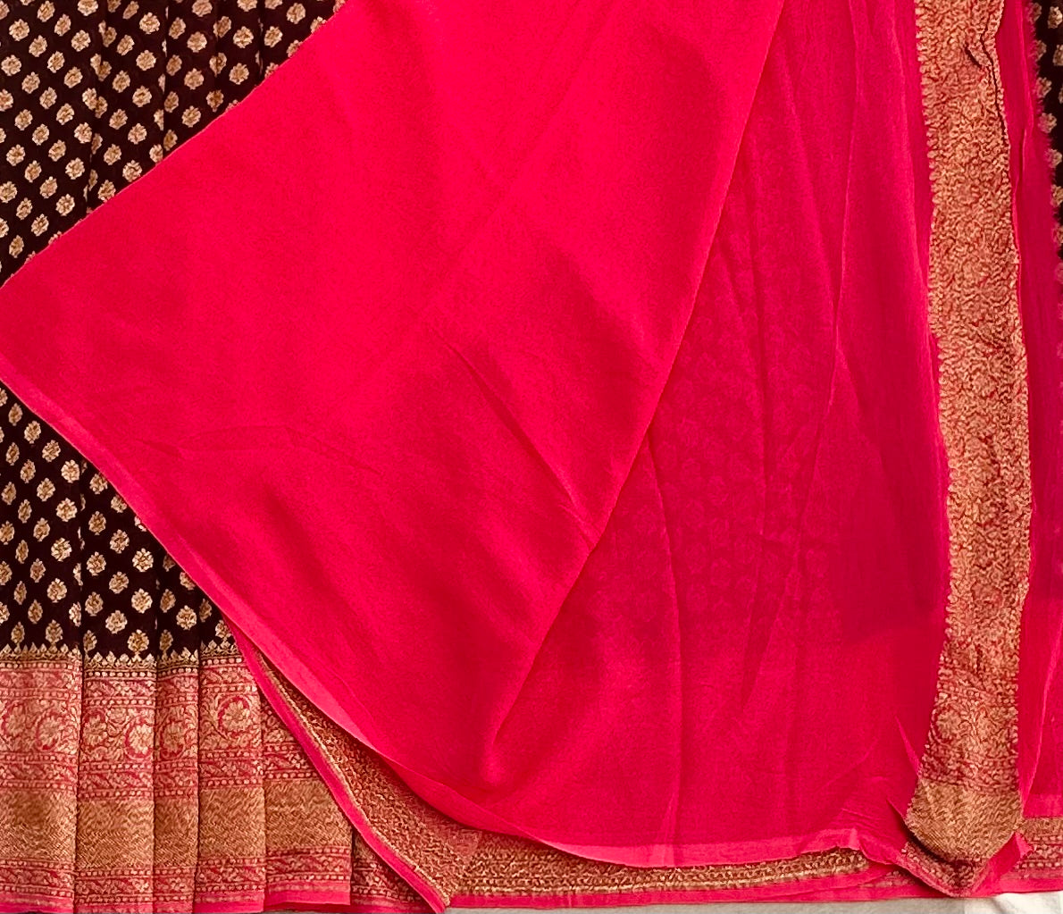 BROWN ND PINK BANARAS PURE KADDI GORGETTE