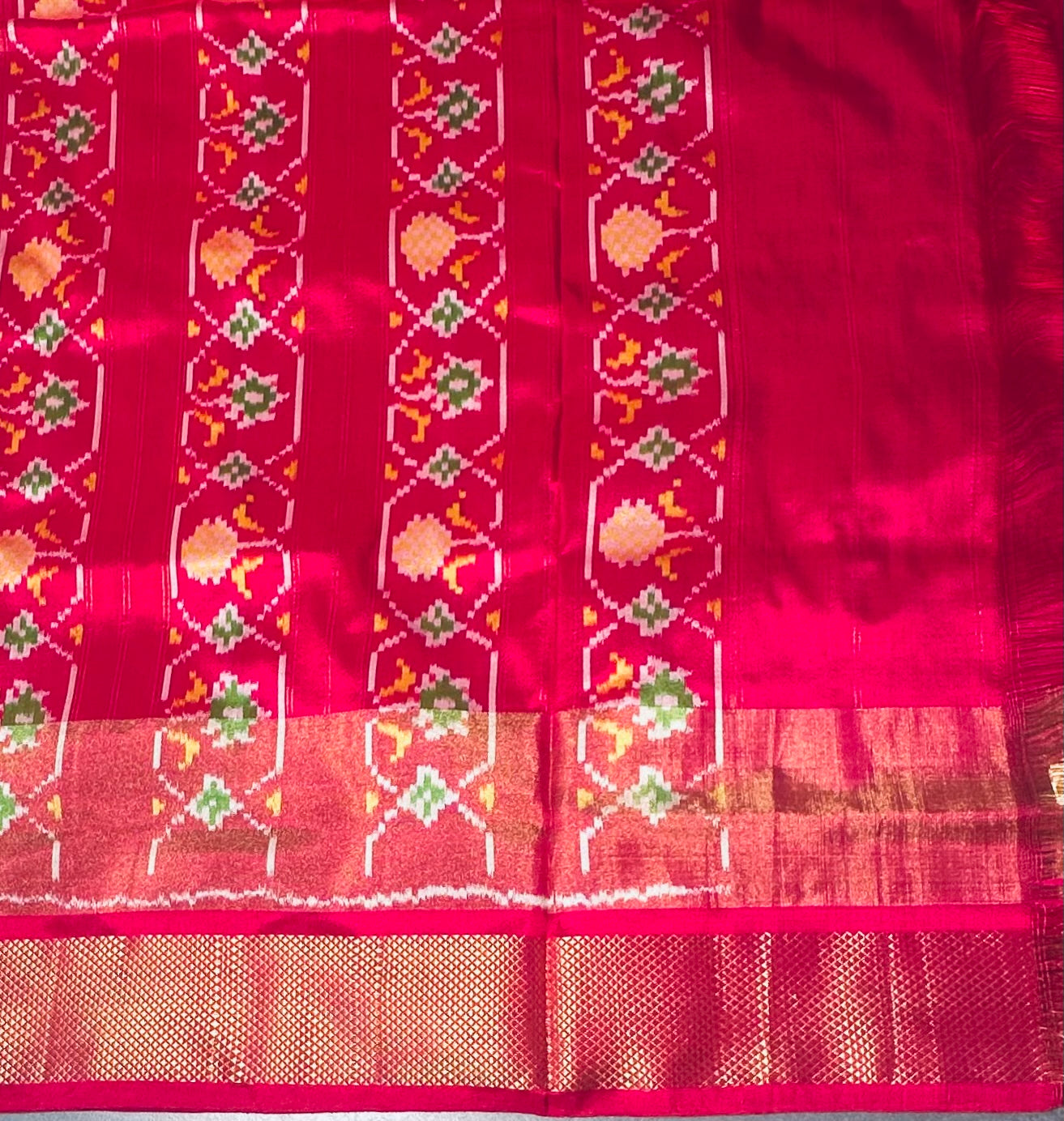 BOTTLE GREEN POCHAMPALLY SILK